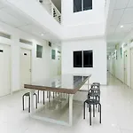 OYO Life 2462 Kost Surabaya